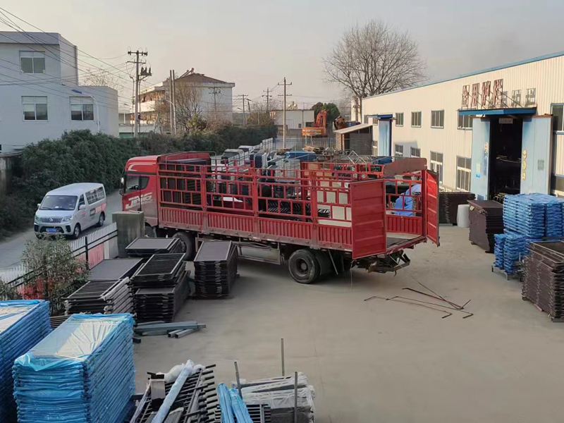 金用護欄2022年12月22日鋅鋼百葉窗裝車發貨！