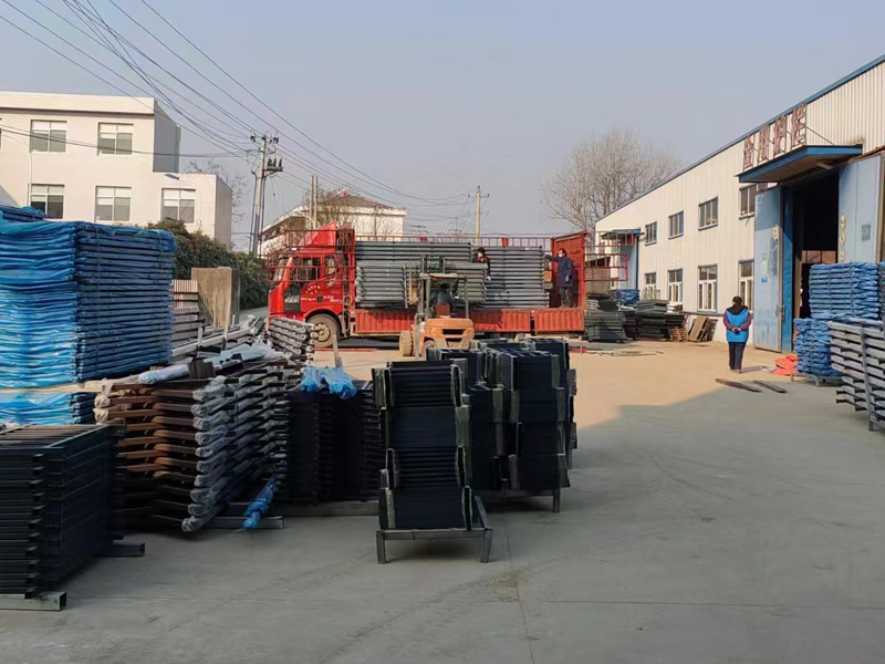 金用護(hù)欄2022年12月27日鋅鋼連廊欄桿裝車發(fā)貨! 金用護(hù)欄2022年12月27日鋅鋼連廊欄桿裝車發(fā)貨!