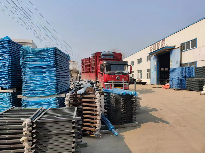 金用護(hù)欄2022年12月28日鋅鋼百葉窗裝車發(fā)貨！