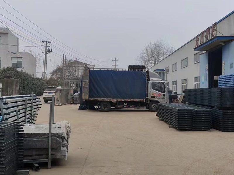 金用護(hù)欄2022年12月29日鋅鋼百葉窗裝車(chē)發(fā)貨！