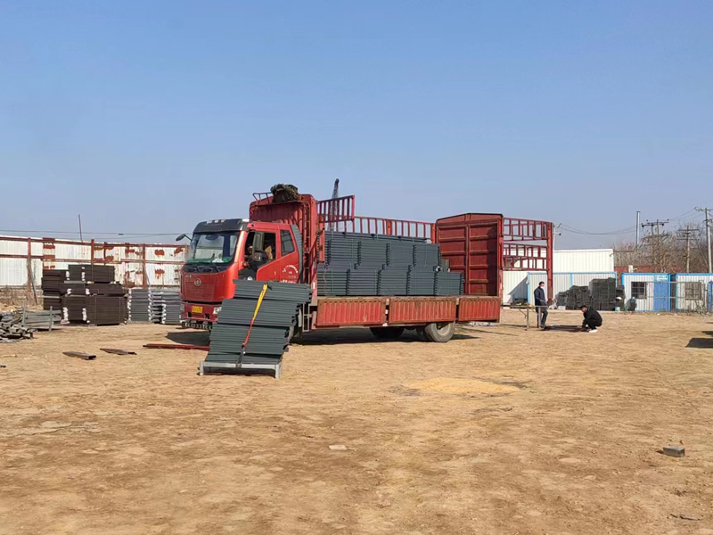 金用護欄2023年1月4日鋅鋼護窗欄桿裝車發貨！