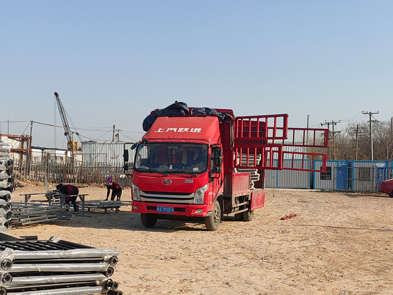 金用護(hù)欄2023年3月15日鋅鋼百葉窗裝車發(fā)貨！