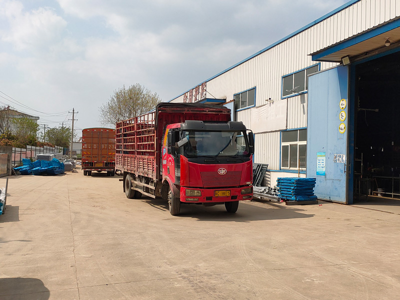 金用護欄2023年4月8日鋅鋼百葉窗裝車發貨！