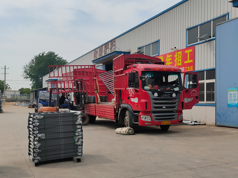 金用護欄2023年5月13日鋅鋼百葉窗裝車發貨! 金用護欄2023年5月13日鋅鋼百葉窗裝車發貨!