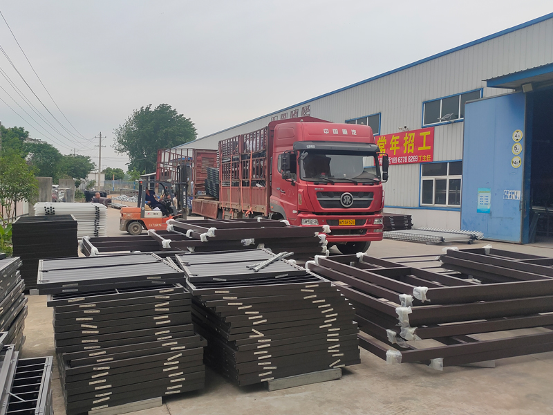 金用護(hù)欄2023年5月16日鋅鋼百葉窗裝車(chē)發(fā)貨！