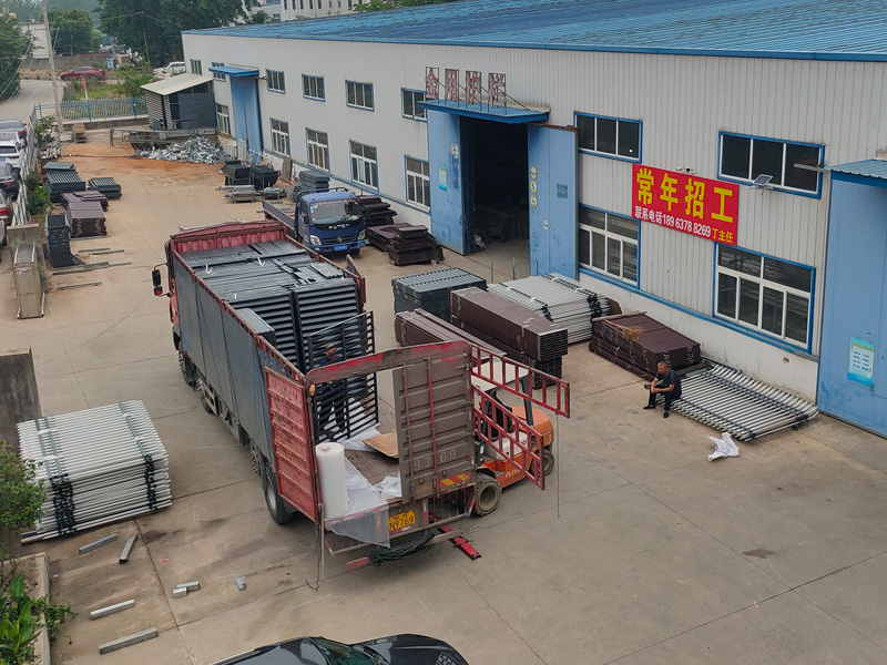 2023年5月26日鋁合金百葉窗裝車(chē)發(fā)貨！