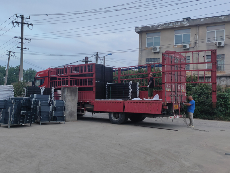 2023年6月19日鋅鋼護(hù)窗欄桿裝車發(fā)貨！