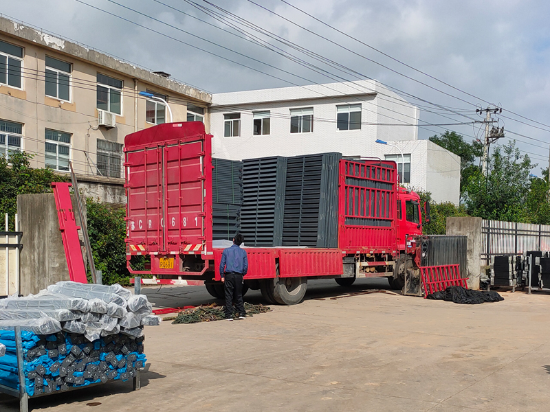 2023年6月26日鋁合金百葉窗裝車發(fā)貨！