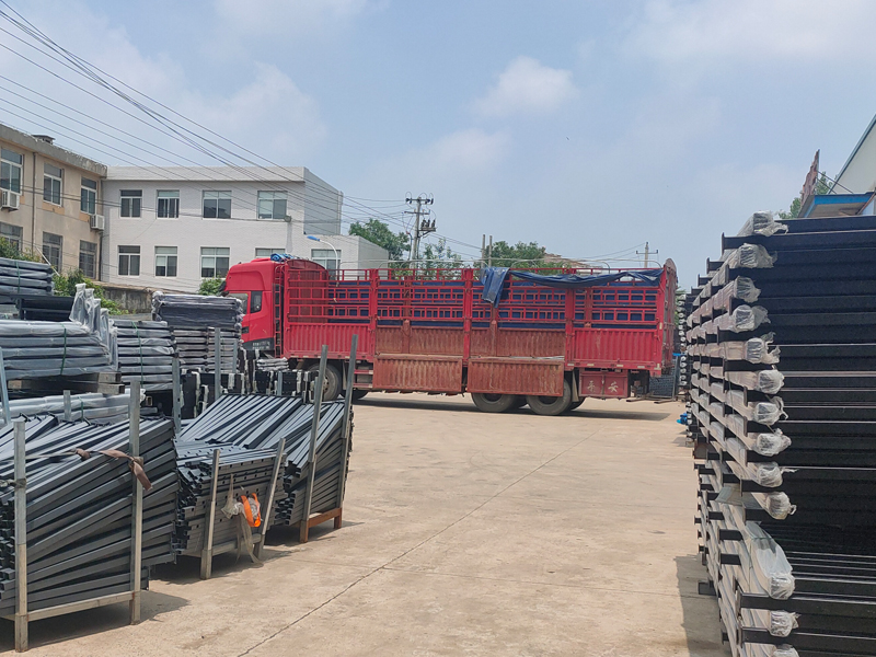 2023年7月1日鋅鋼陽臺(tái)護(hù)欄裝車發(fā)貨！