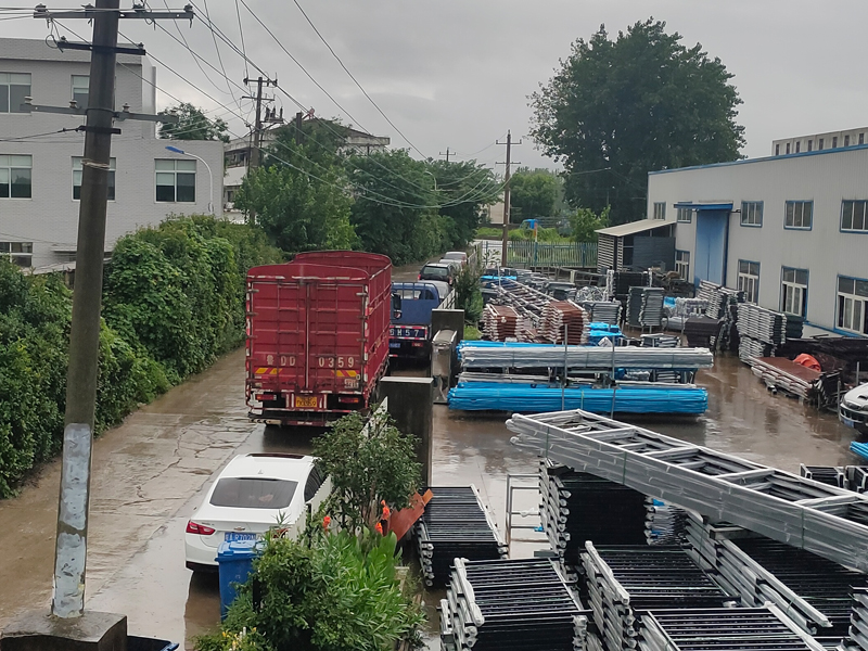 2023年7月18日鋅鋼連廊欄桿裝車發貨! 2023年7月18日鋅鋼連廊欄桿裝車發貨!