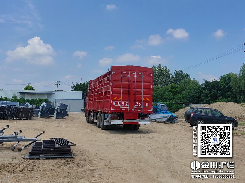 2023年8月8日鋅鋼空調護欄裝車發貨! 2023年8月8日鋅鋼空調護欄裝車發貨!