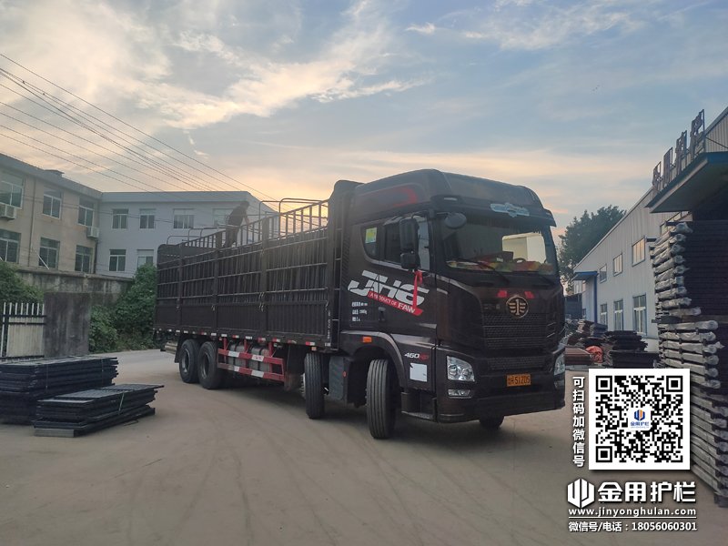 2023年8月15日鋅鋼百葉窗裝車發貨！