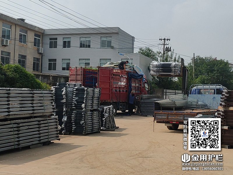 2023年9月28日鋅鋼圍墻護(hù)欄裝車發(fā)貨！