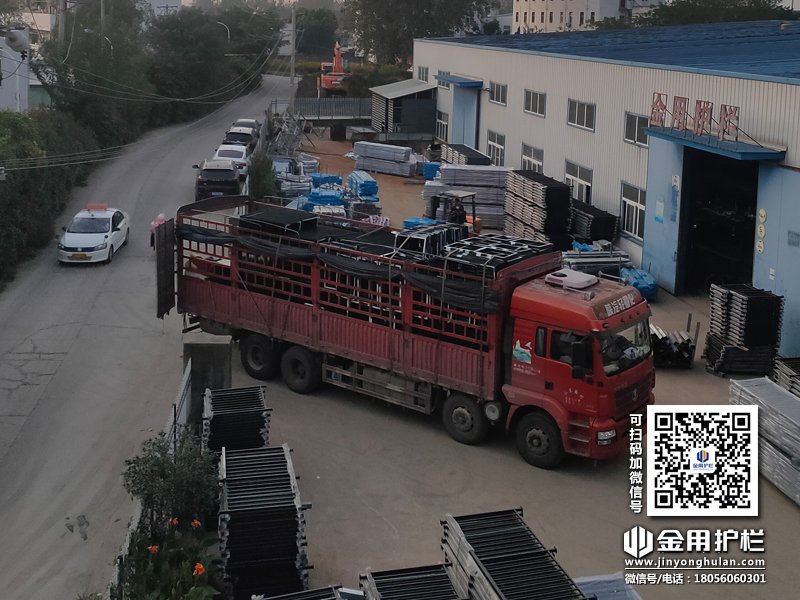 2023年10月17日鋅鋼百葉窗裝車發(fā)貨！