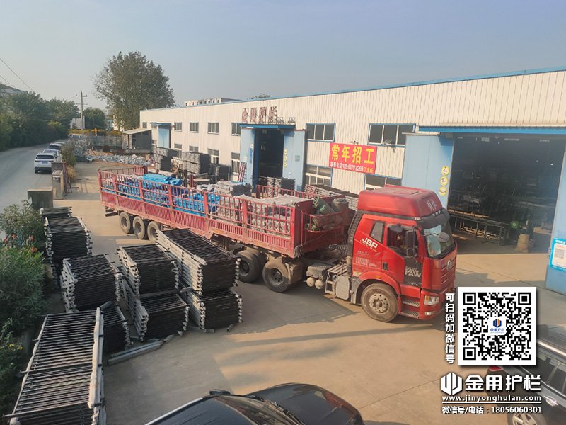 2023年10月28日鋅鋼組裝護欄裝車發貨！