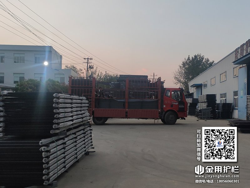 2023年10月30日鋅鋼圍墻護(hù)欄裝車發(fā)貨！