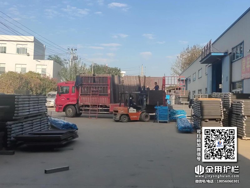 2023年11月2日鋅鋼百葉窗裝車發貨! 2023年11月2日鋅鋼百葉窗裝車發貨!