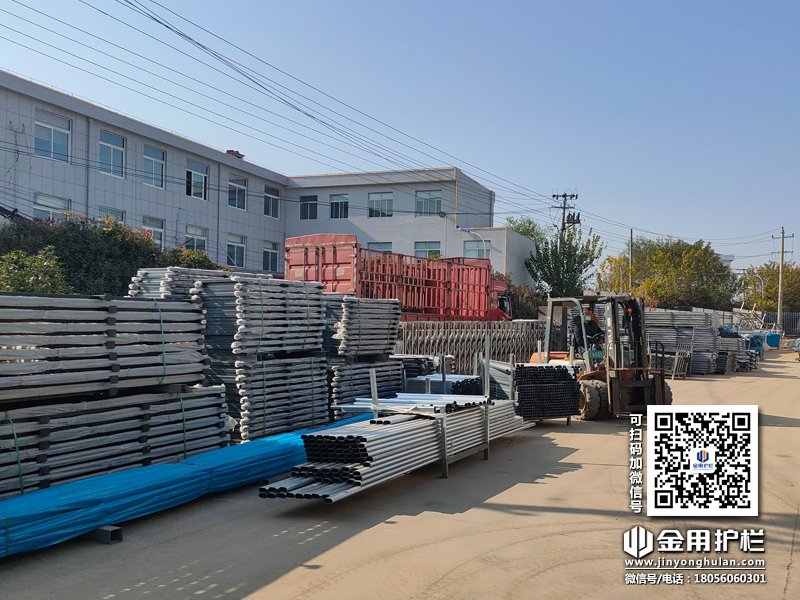 2023年11月29日鋅鋼連廊欄桿裝車發貨！