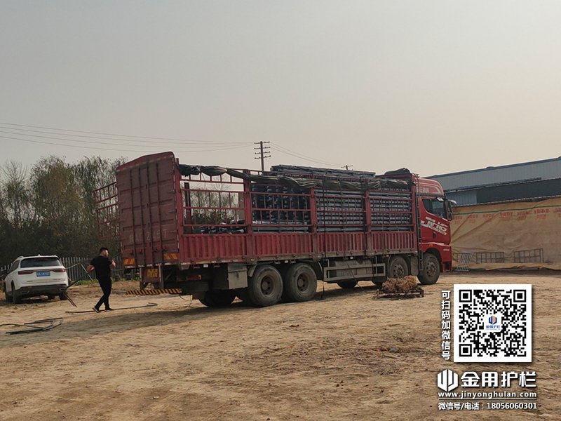 2023年12月5日鋅鋼連廊護欄裝車發貨！