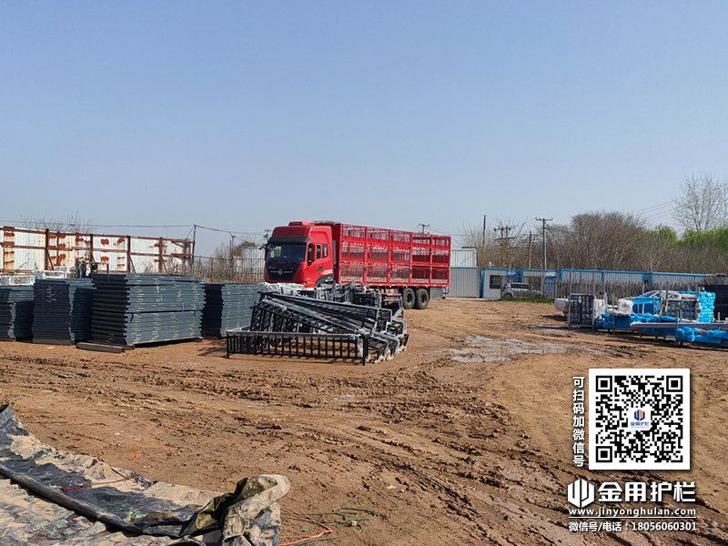 2024年4月2日鋅鋼空調(diào)欄桿裝車發(fā)貨！