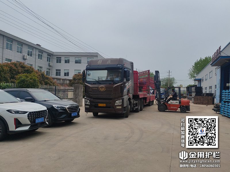 2024年4月10日鋅鋼陽臺欄桿裝車發貨! 2024年4月10日鋅鋼陽臺欄桿裝車發貨!