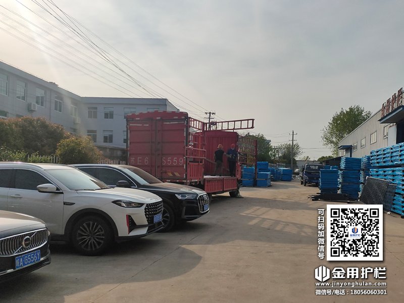 2024年4月11日鋅鋼百葉窗裝車發貨！