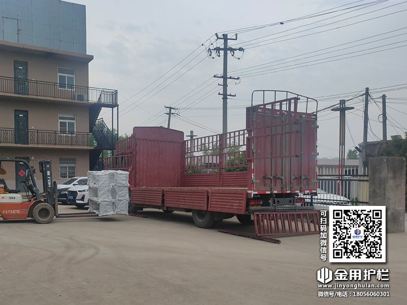 2024年4月17日鋅鋼空調護欄裝車發(fā)貨! 2024年4月17日鋅鋼空調護欄裝車發(fā)貨!