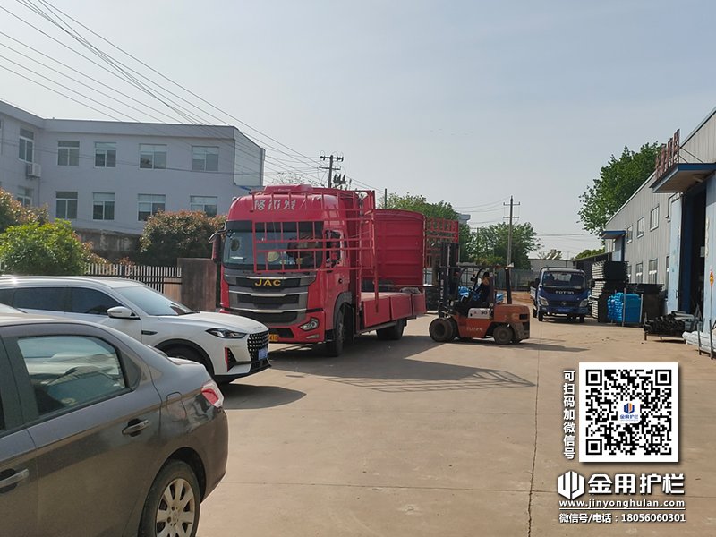 2024年4月18日鋅鋼護窗欄桿裝車發貨！