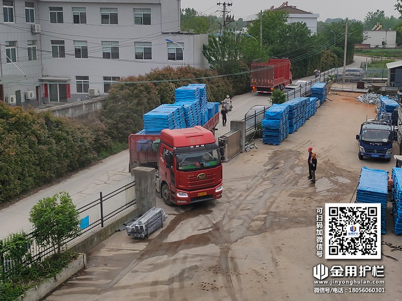 2024年4月20日鋅鋼陽(yáng)臺(tái)欄桿裝車(chē)發(fā)貨！