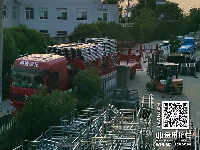 2024年6月17日鋅鋼飄窗欄桿裝車發(fā)貨！