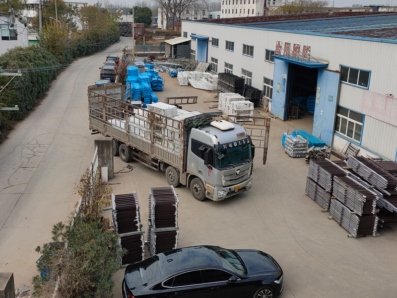 2024年12月9日鋅鋼空調(diào)欄桿裝車發(fā)貨！