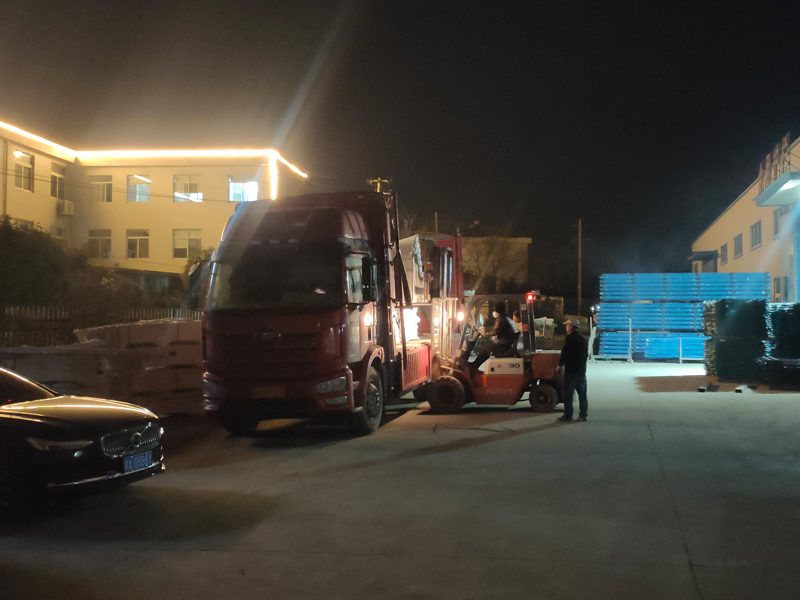 2025年1月8日鋅鋼組裝欄桿裝車發貨！