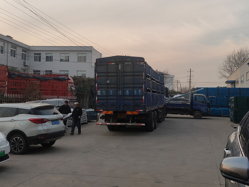 2025年1月13日鋅鋼圍墻護(hù)欄裝車發(fā)貨！