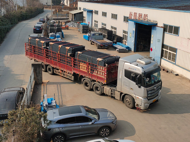 2025年2月25日鋅鋼圍墻護欄裝車發(fā)貨! 2025年2月25日鋅鋼圍墻護欄裝車發(fā)貨!