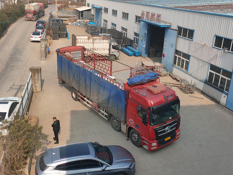 2025年2月28日鋅鋼組裝護欄裝車發貨！