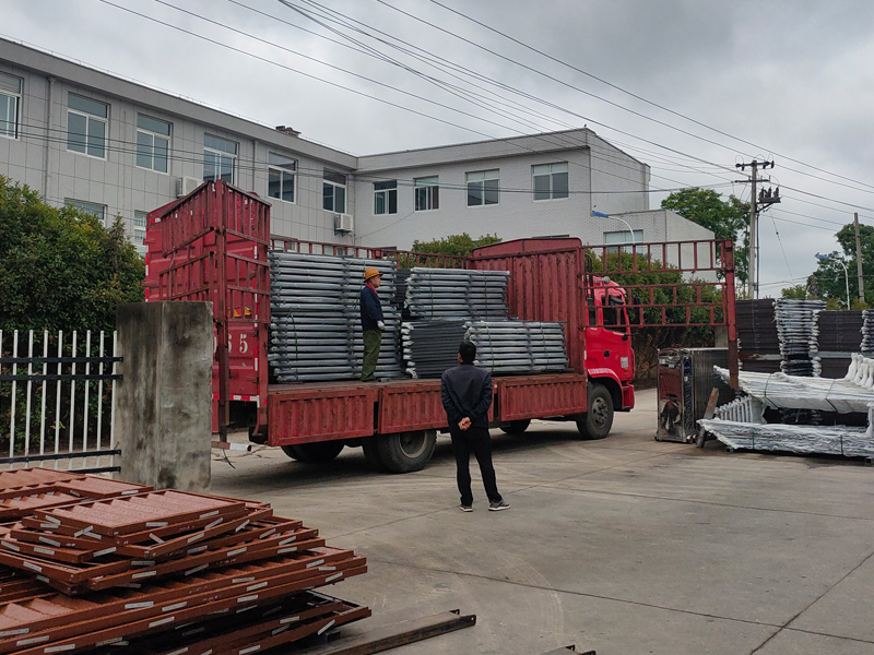 2025年5月10日鋅鋼樓梯欄桿裝車發貨！