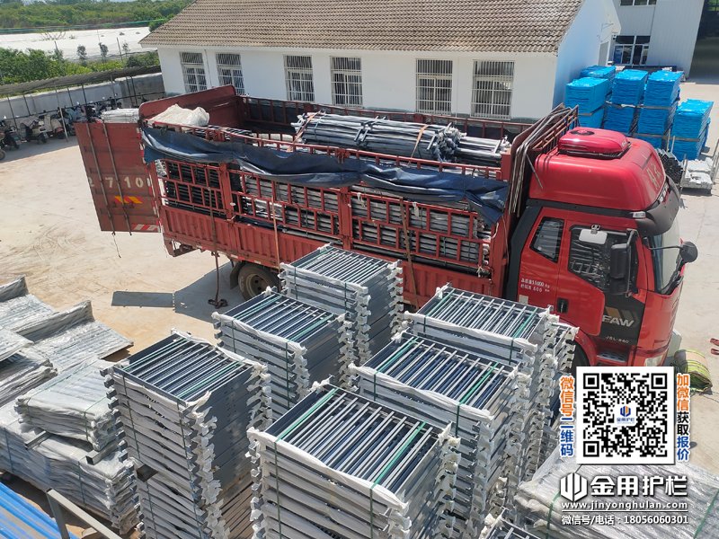 2025年7月3日鋅鋼飄窗欄桿裝車發貨！