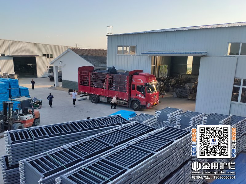 2025年7月23日鋁合金陽臺護(hù)欄裝車發(fā)貨! 2025年7月23日鋁合金陽臺護(hù)欄裝車發(fā)貨!