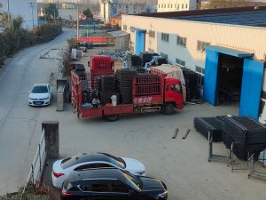 2025年12月5日鋅鋼護(hù)窗欄桿裝車(chē)發(fā)貨！